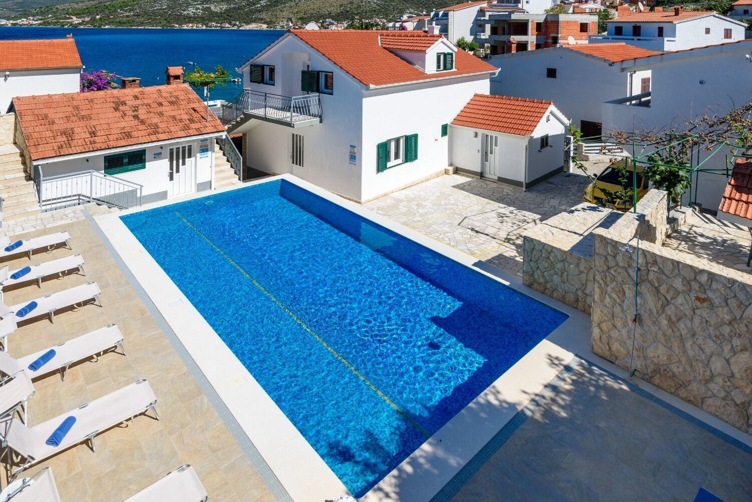 Apartments Bisernica-With Pool Ražanj エクステリア 写真