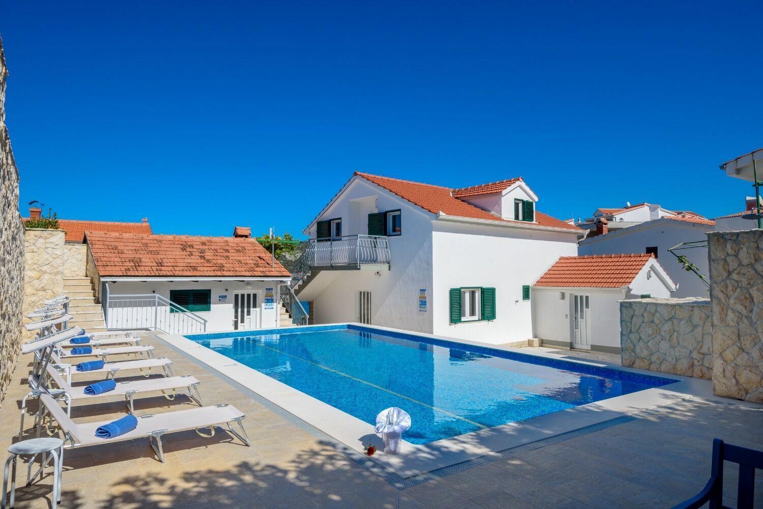 Apartments Bisernica-With Pool Ražanj エクステリア 写真