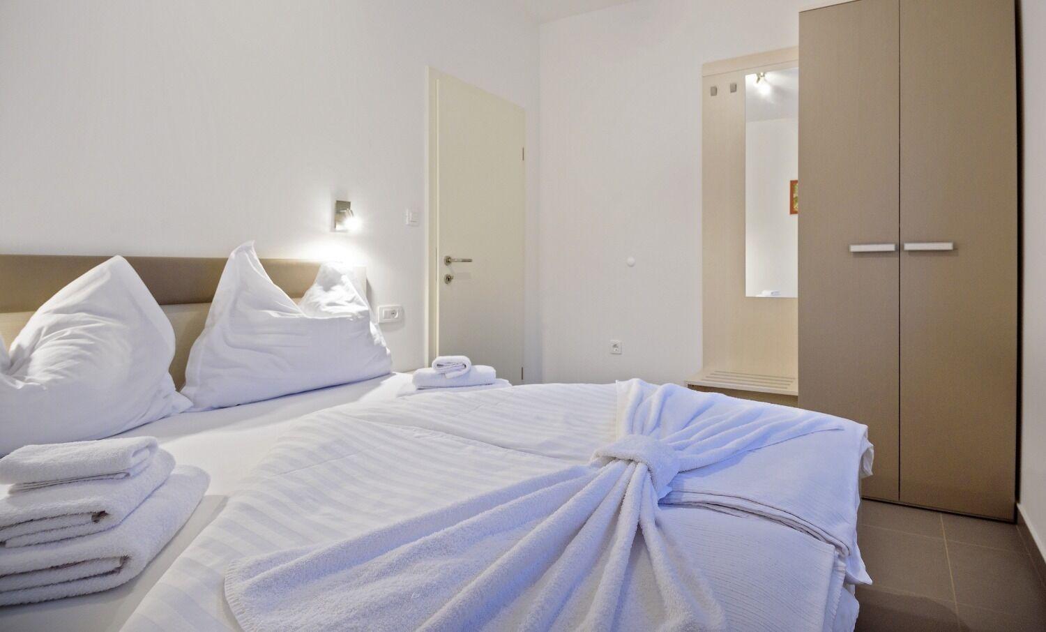 Apartments Bisernica-With Pool Ražanj エクステリア 写真